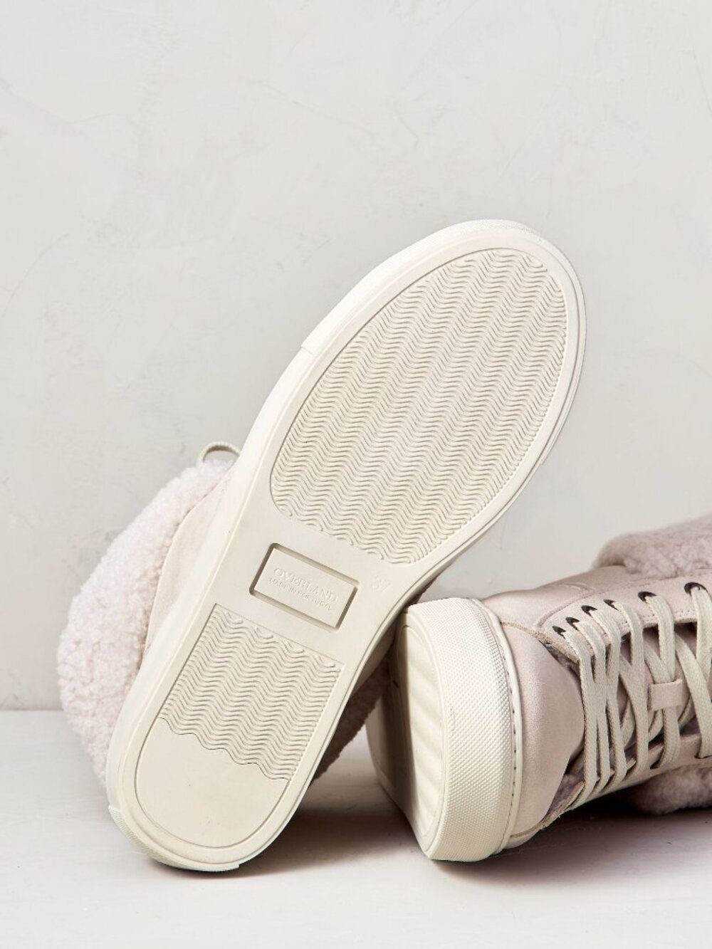 Overland Asha Shearling-Lined Water-Resistant Leather Sneakers - Size 9 - NWT - Picture 5 of 10